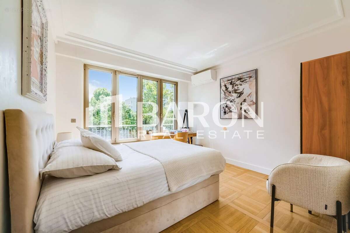 Appartement à NEUILLY-SUR-SEINE