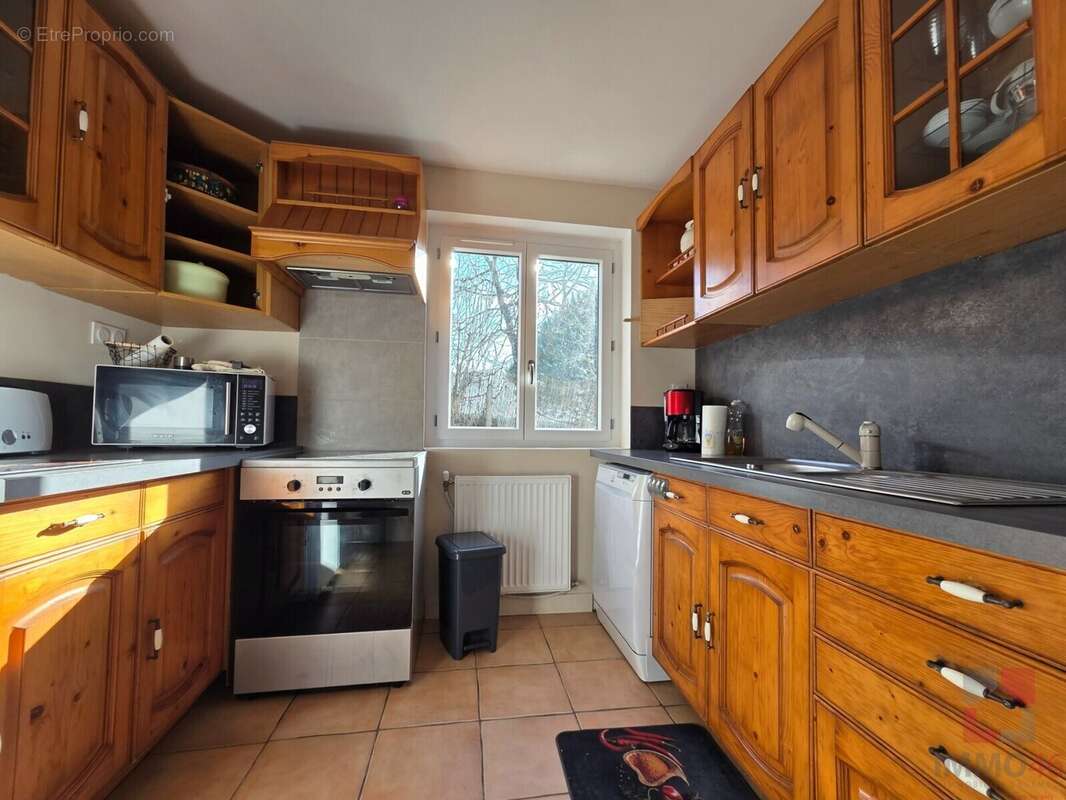 Maison à MONTGESTY