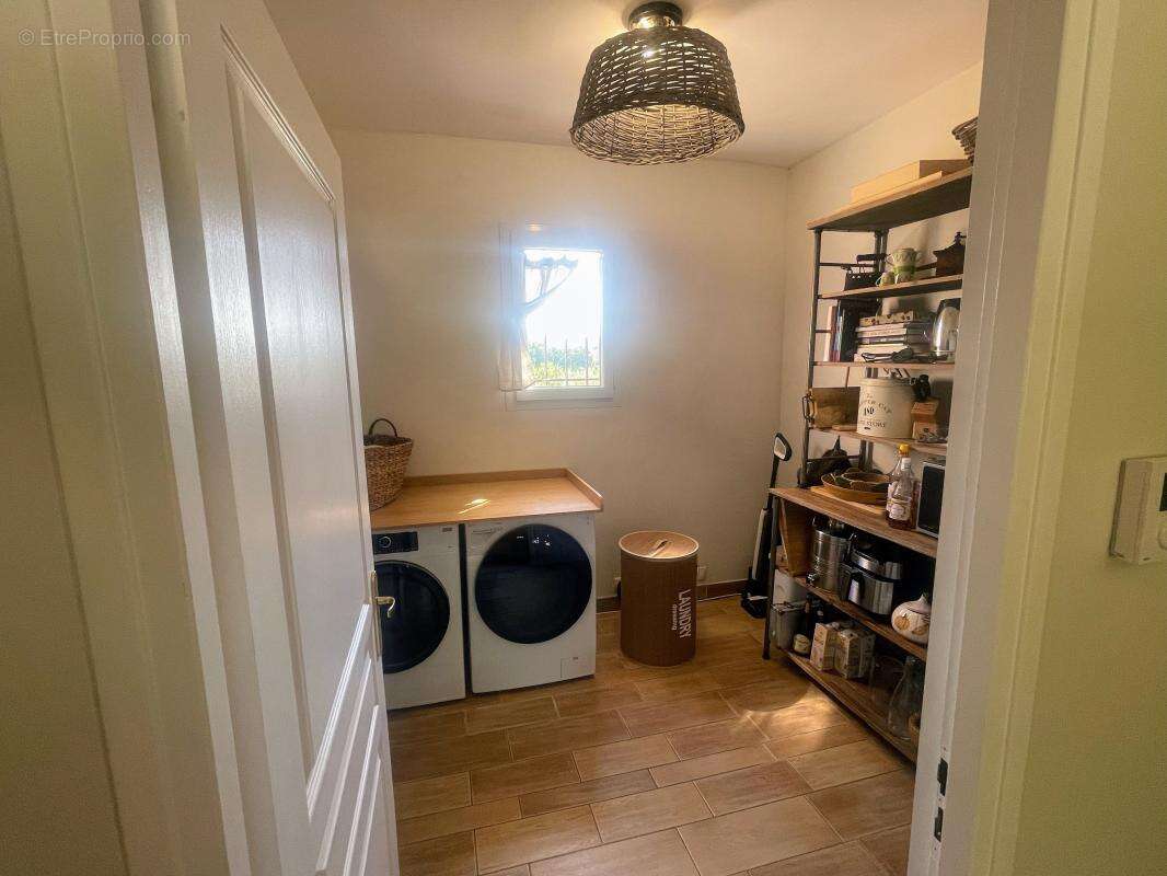 Maison 233 m² à Rognes  - photo 25