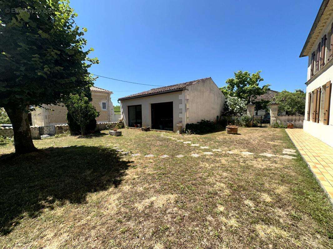 Maison en pierre 8 pièces 242 m2 avec grand terrain - photo 9