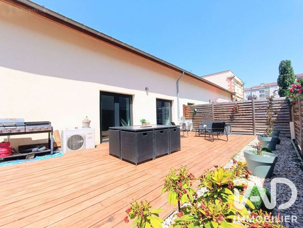 Appartement 87 m² à Saint-Etienne  - photo 2