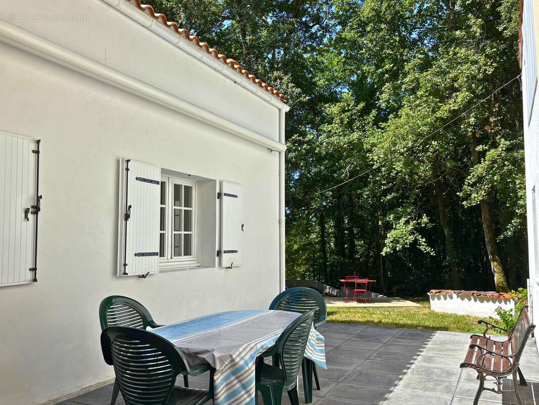 MAISON de plain-pied au coeur des bois avec 4 chambres, garage et dépendances aux portes de COGNAC - photo 20