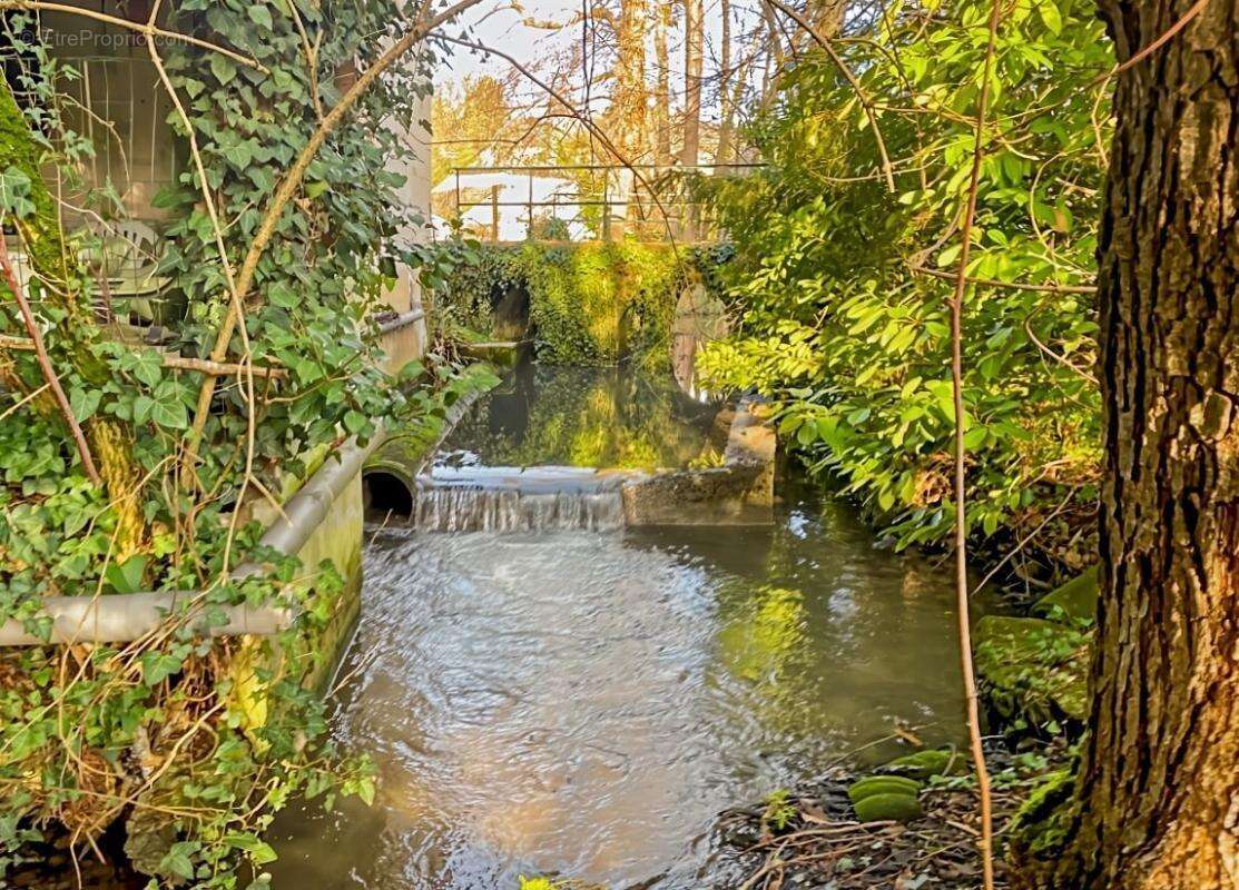 Maison à MANZAC-SUR-VERN