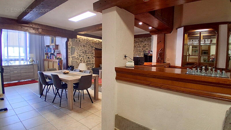 Appartement à LA ROCHE-SUR-FORON