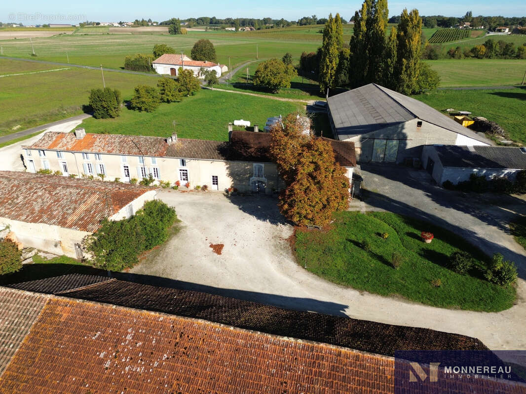 Maison à BAIGNES-SAINTE-RADEGONDE