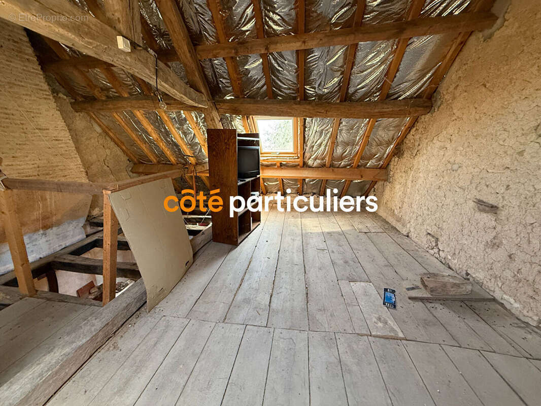 Maison à AUGY-SUR-AUBOIS