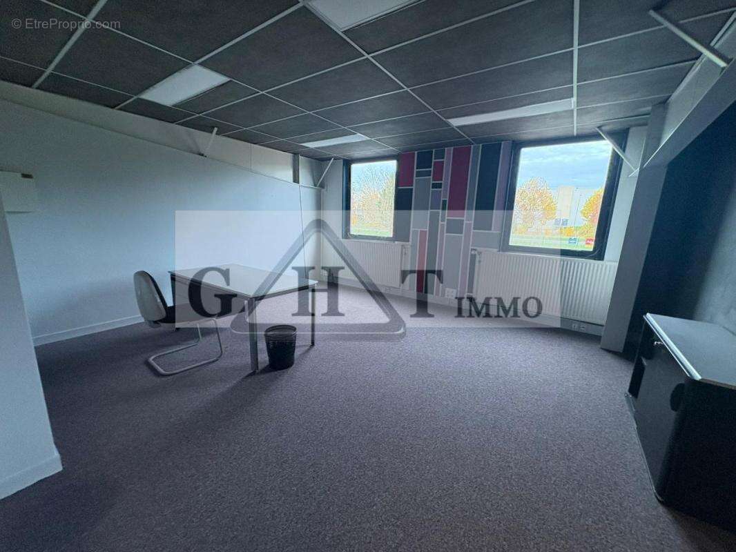 Commerce à VAUX-LE-PENIL