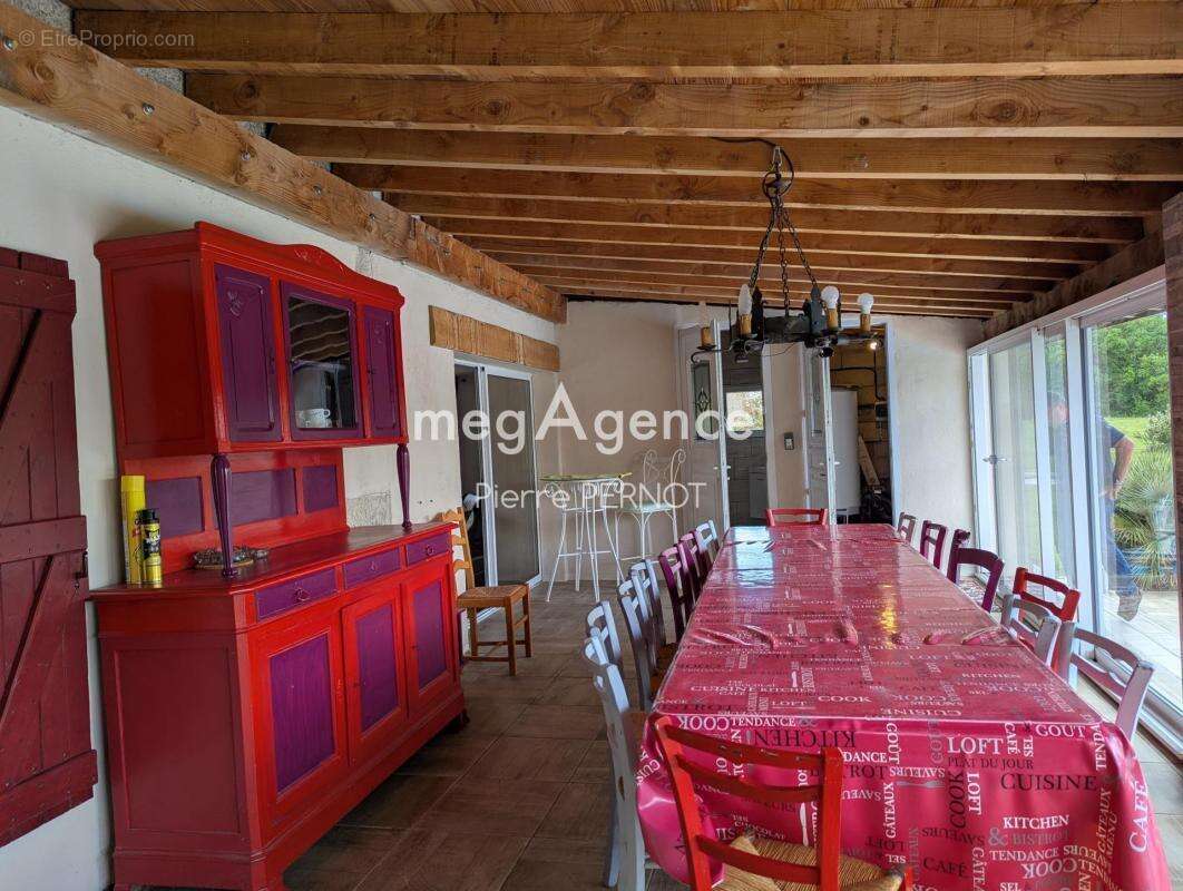 Grande propriété en Pierre avec dépendances - photo 10