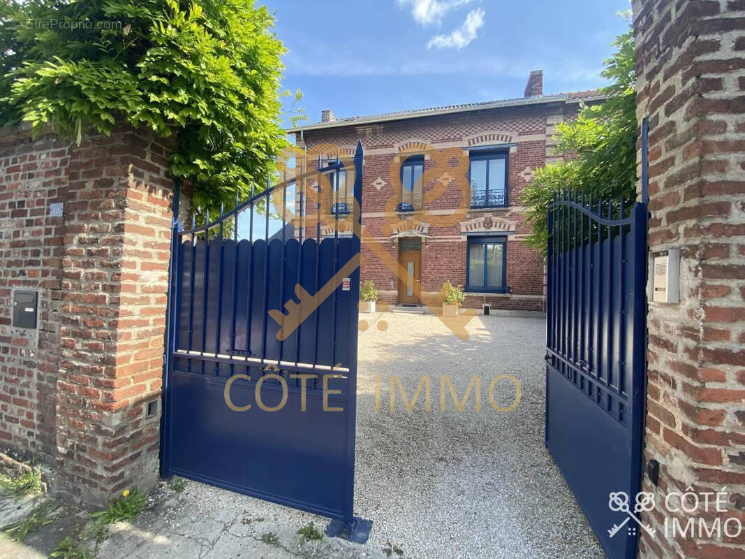 Maison à COURRIERES