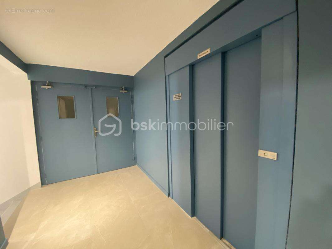SAINT-CHRISTOL ((84) -  Créez votre T2 sur mesure ! Plateau sous forme d'appartement de 68 m² env. situé au 1er étage avec ascen - photo 5