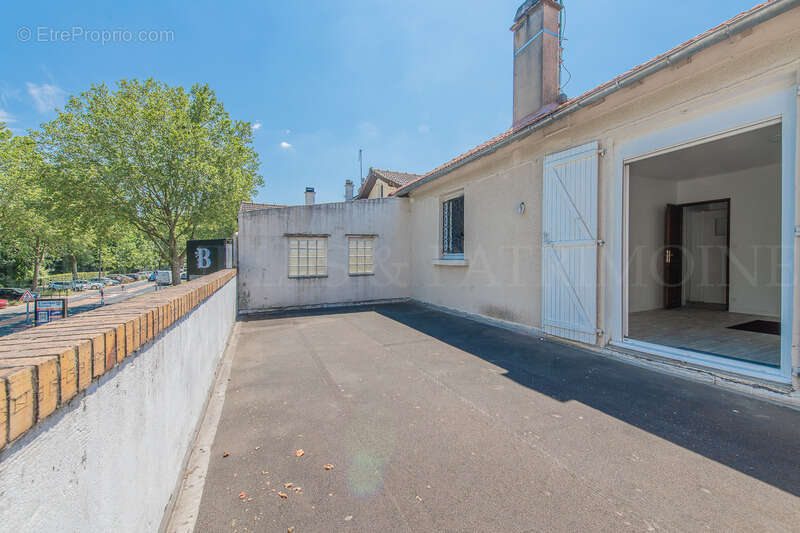 IMMEUBLE avec local commercial + appartement à vendre BONNEUIL SUR MARNE (94) - photo 9