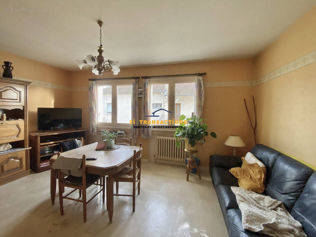 Appartement à SURY-LE-COMTAL
