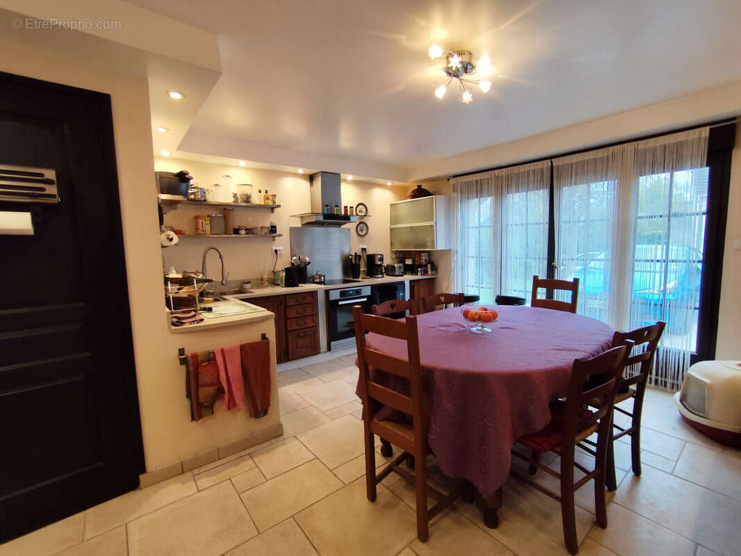 Maison à SAVIGNY-LE-TEMPLE