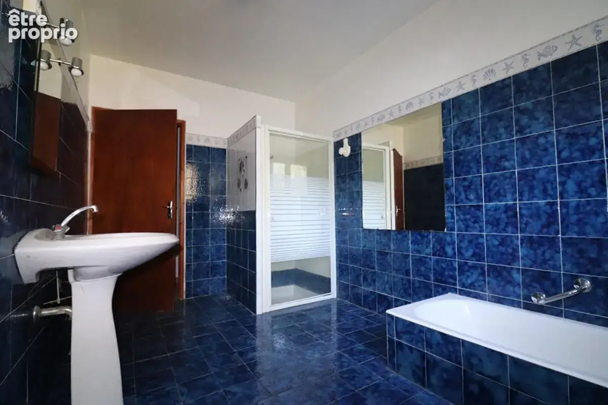 ARLES  Quartier Gimeaux  Maison de  200 m² sur 8 000 m² de terrain - photo 13