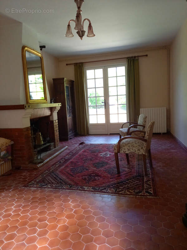 Maison à SAINT-CHRISTOLY-DE-BLAYE