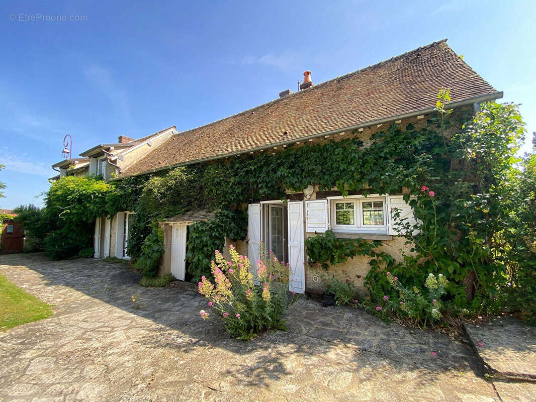 Maison à HOUDAN