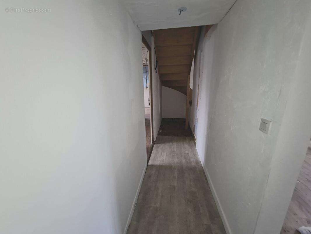 Exclusivité - Le Croisty - Maison de 135.36 m2 - 6 pièces - 3 chambres  -  Jardinet 20 m2 - Prix 125.000 - photo 10
