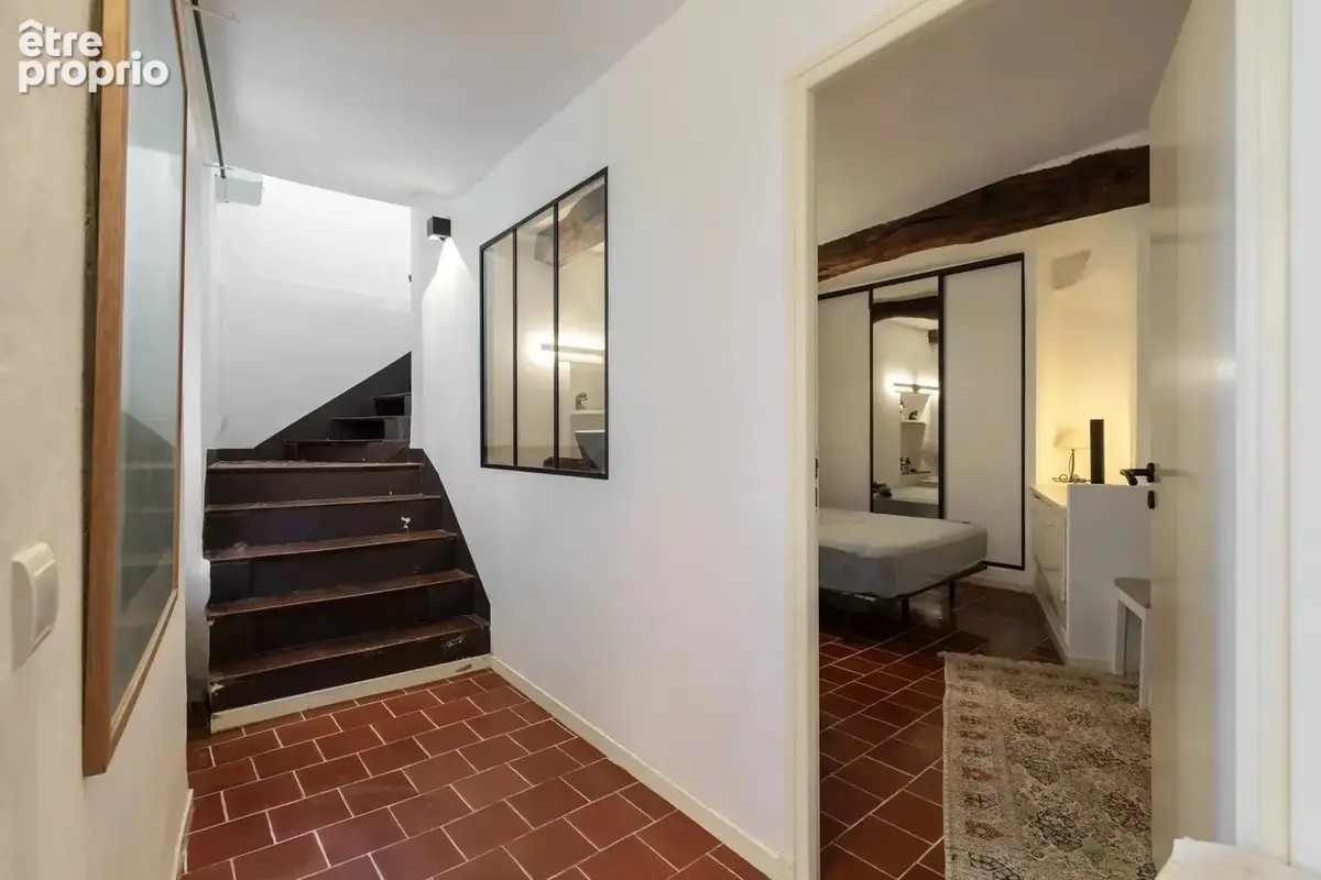 Tourrettes-sur-Loup - Maison de village rénovée avec vaste cave de 40 m² - photo 9