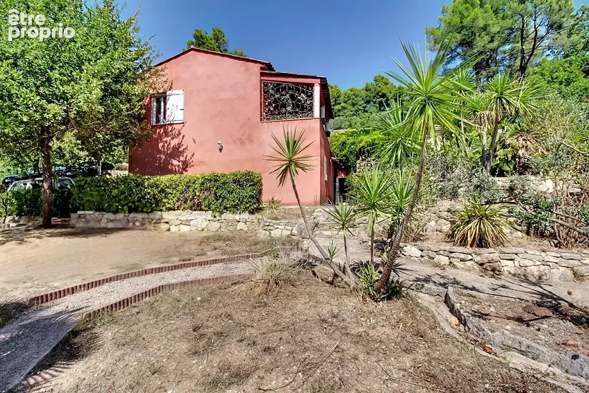 À VENDRE EN EXCLUSIVITÉ - CALLAS Maison 4 chambres avec piscine et grand terrain de 3205 m² - photo 21
