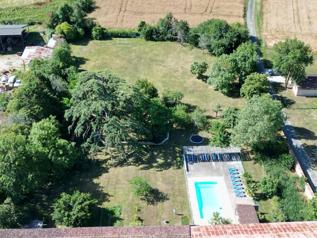Superbe manoir, chapelle et 7 gîtes en bordure d'un village animé - photo 3
