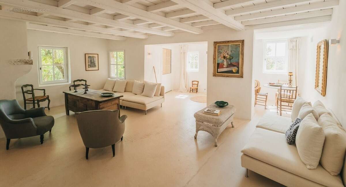 Maison 400 m² à Uzes  - photo 5