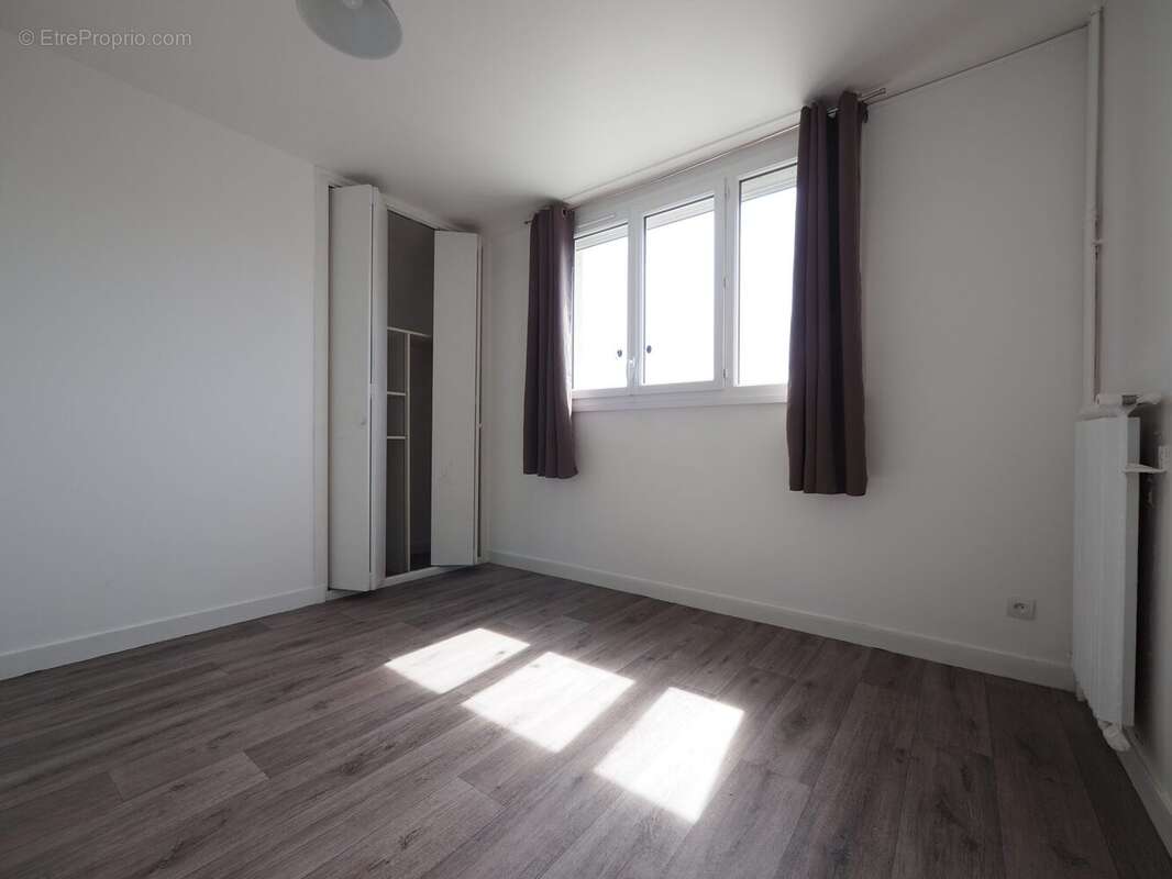 Appartement à FONTENAY-LE-FLEURY