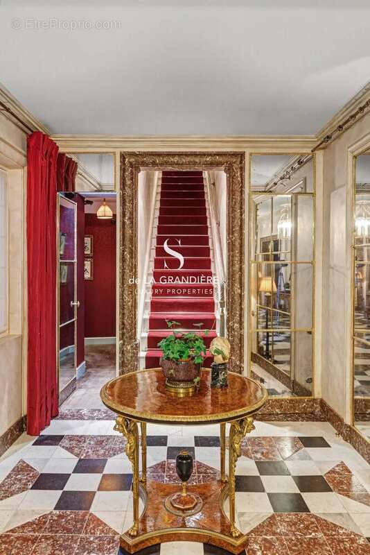 Appartement à PARIS-16E