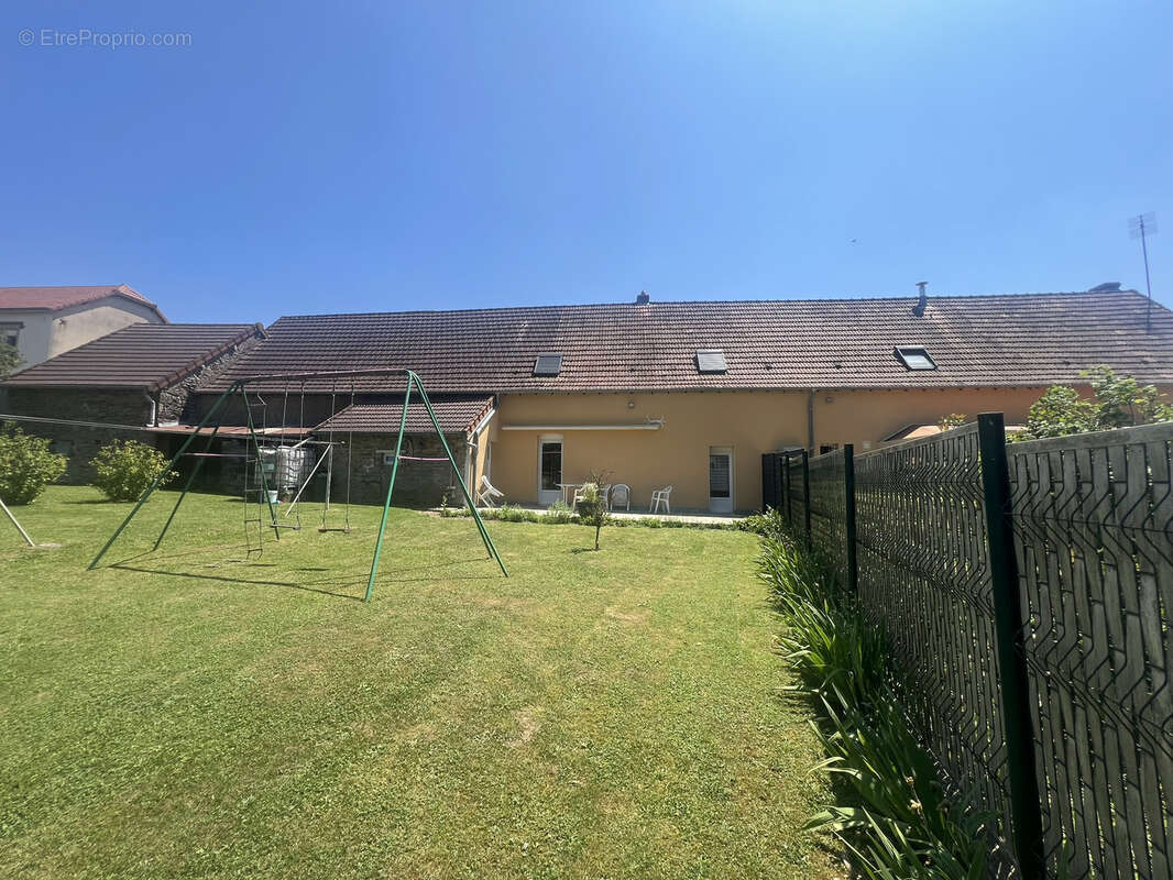 Maison à VENDENESSE-LES-CHAROLLES