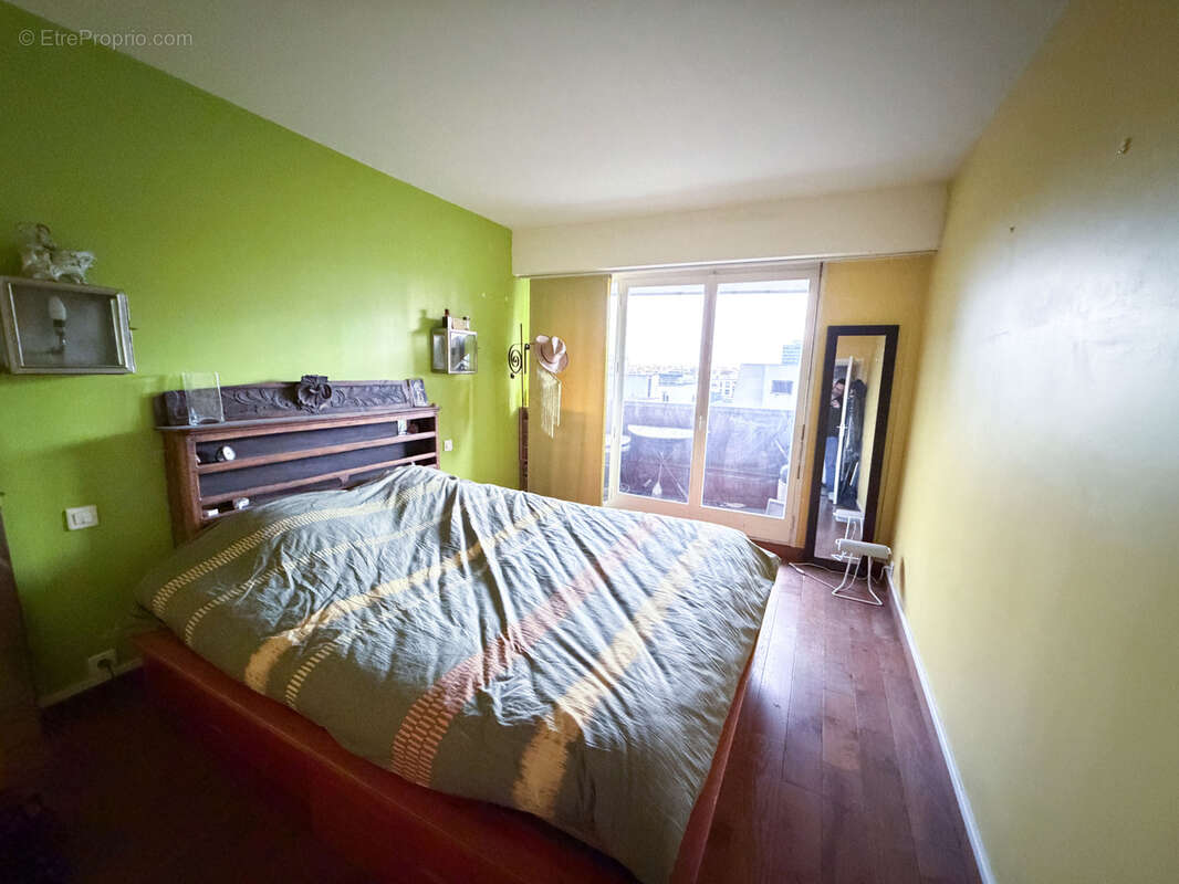 Appartement à COURBEVOIE