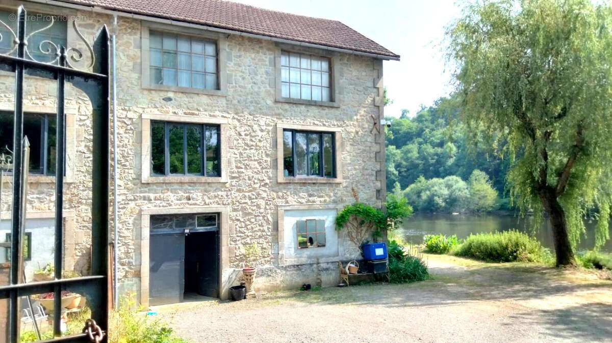 MAIN HOUSE - Maison à SAINT-JUNIEN