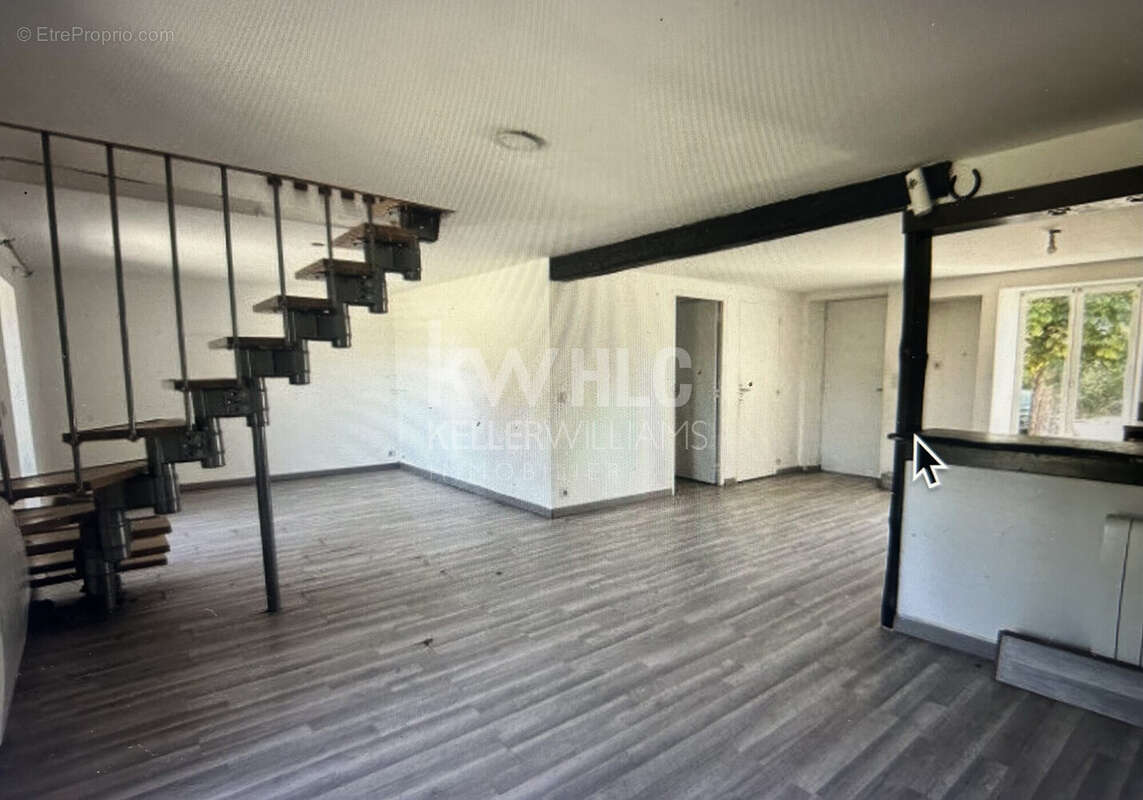Maison 177 m² à Saint-Hilaire-Les-Places  - photo 2