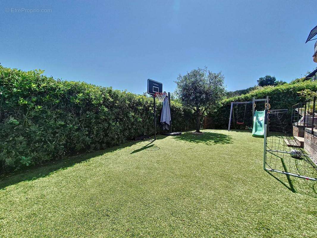 Appartement à SAINT-LAURENT-DU-VAR