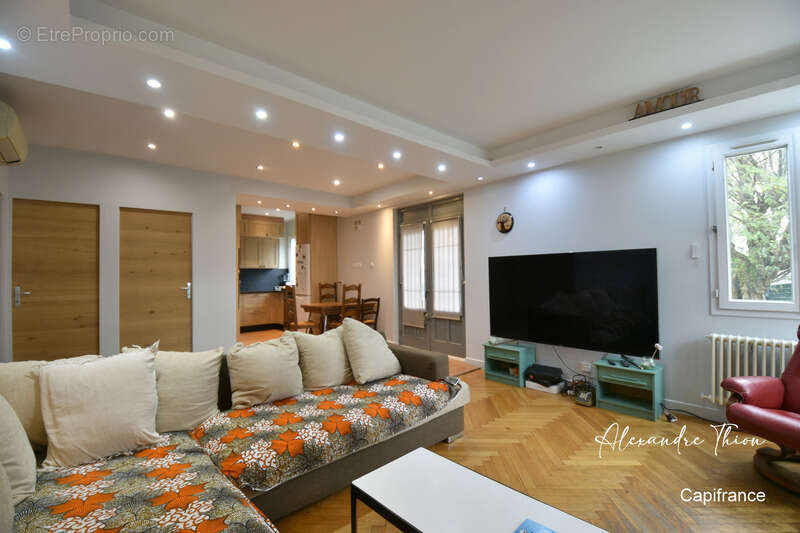 Maison à PONT-DE-CHERUY