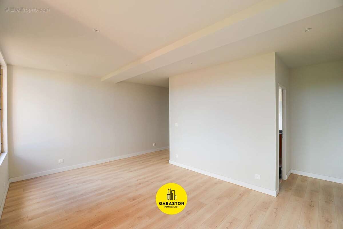 Appartement à MARSEILLE-1E