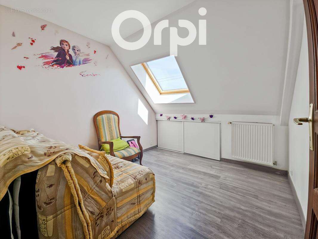 LONGERE ANCIENNE - 3/4 Chambres - Terrain 1100 m² - Double garage - photo 11