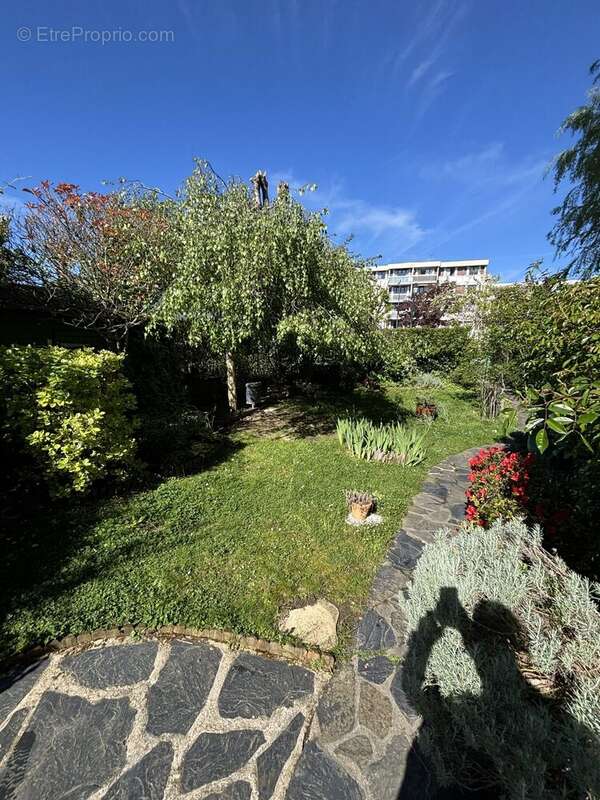 Appartement à FONTENAY-LE-FLEURY