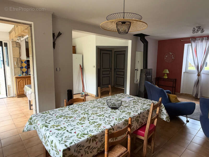 Maison à SAINTE-ENIMIE
