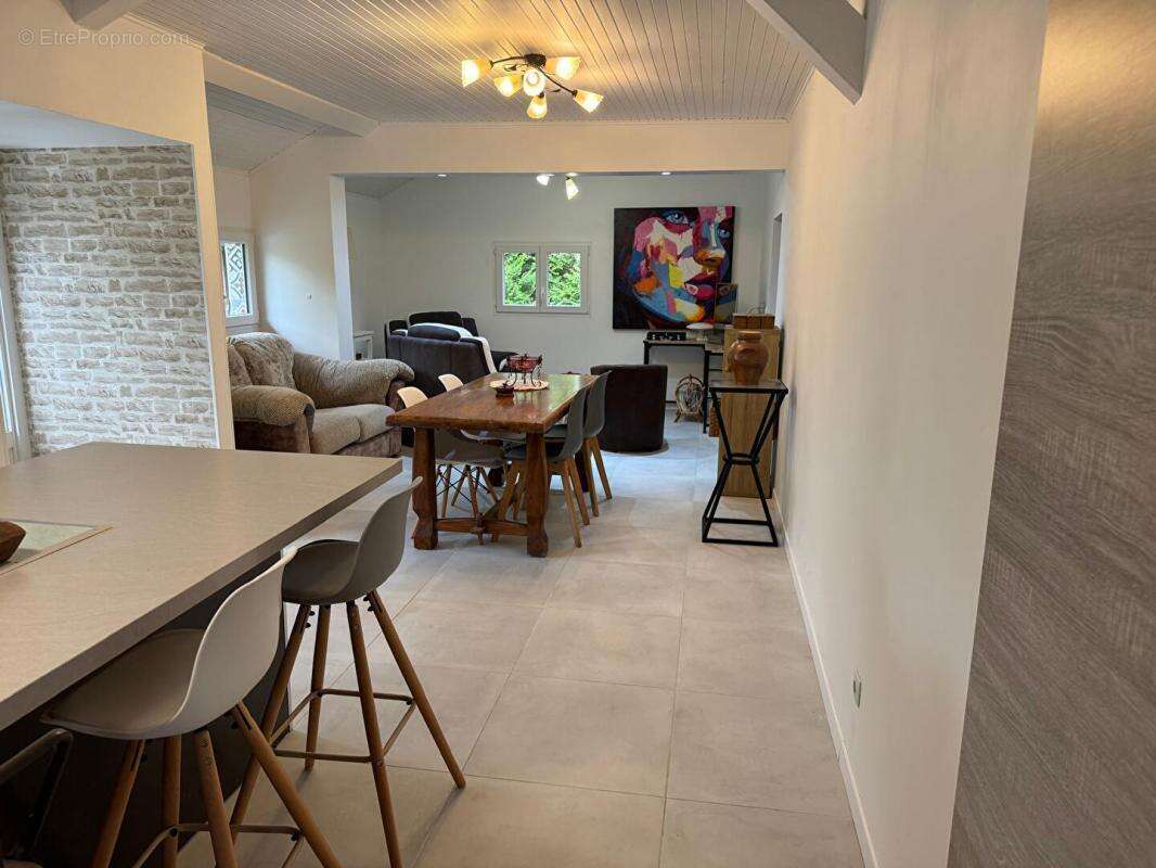 Maison à MAUZAC-ET-GRAND-CASTANG