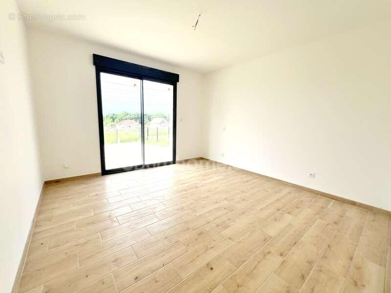 Maison neuve à vendre 5 pièces 109 m² habitables VILLEFRANCHE SUR CHER (41) sous garantie décennale, à proximité du centre ville - photo 9