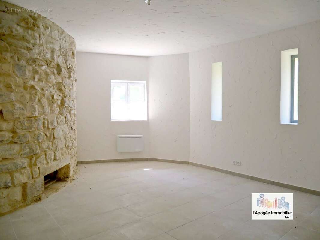 Appartement à LUSSAN