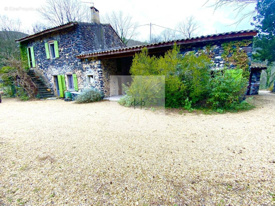 Maison à ALBA-LA-ROMAINE