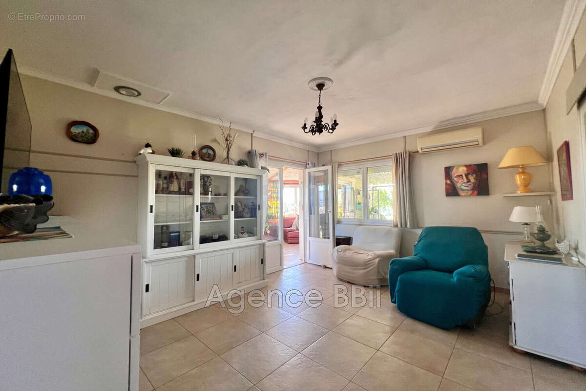 Maison 175 m² à Saint-Andre-De-La-Roche  - photo 7