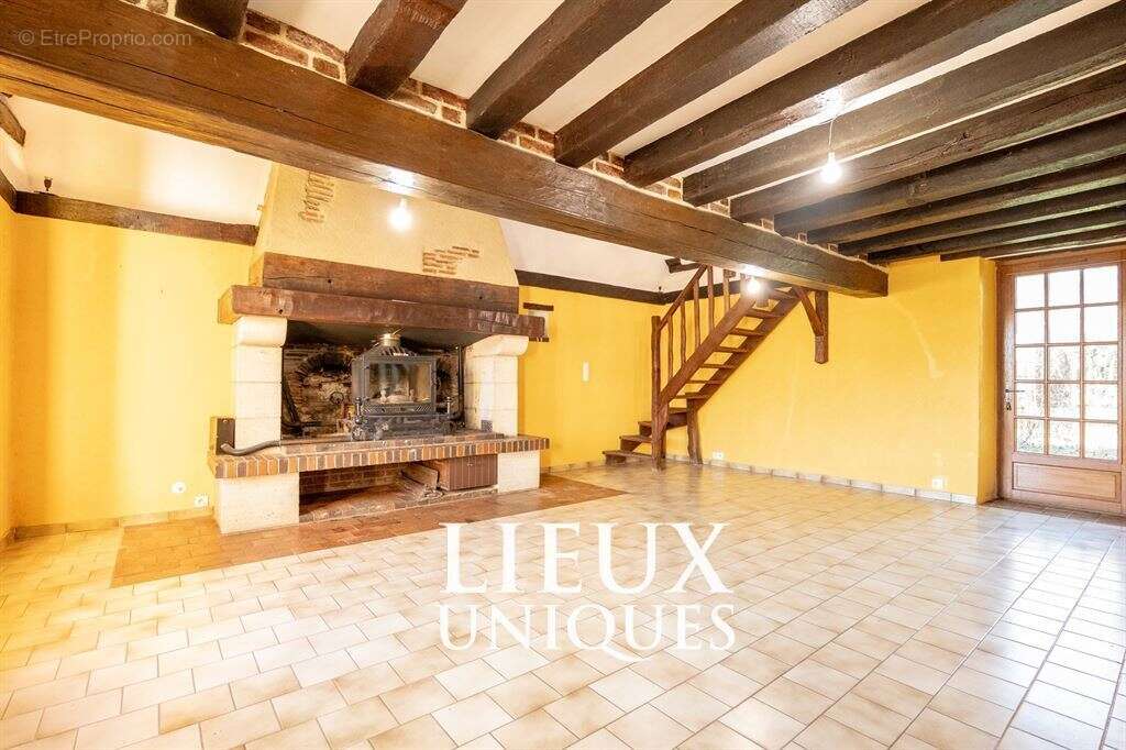 Maison à SAINT-HILAIRE-LA-GRAVELLE