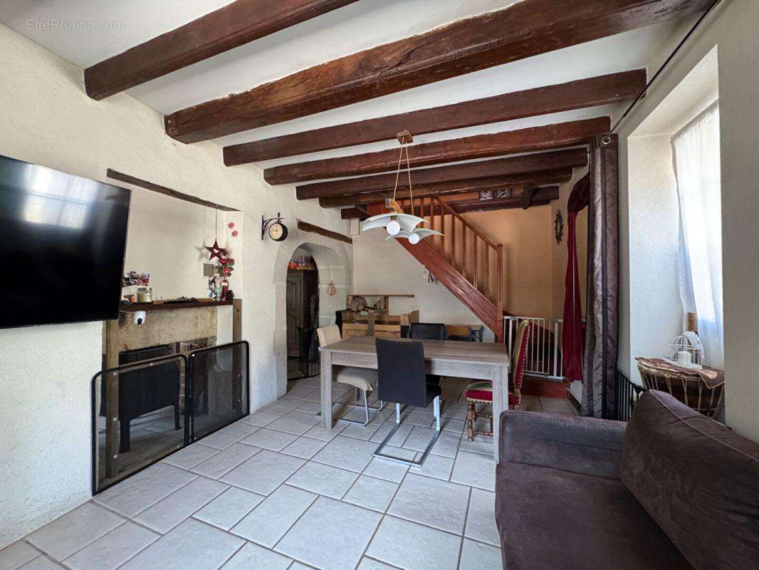 Maison à CHAMPAGNE-SUR-VINGEANNE