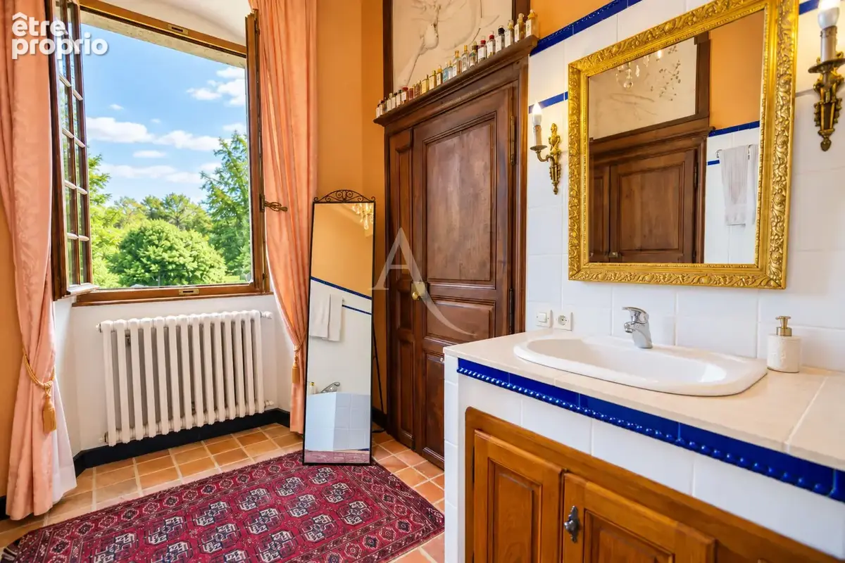 Château à Chilly - 215 m² habitables et dépendances sur 5 126 m² - photo 12