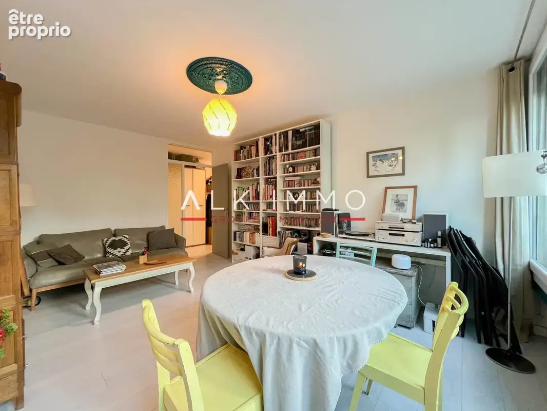 T5 de près de 100 m2 à Annecy le Vieux dans un immeuble rénové - photo 2