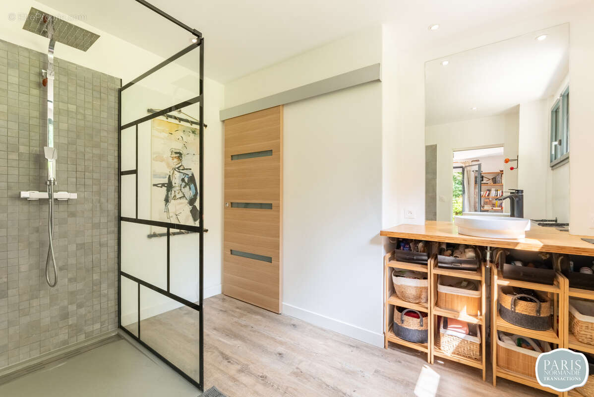 Maison à LE MESNIL-ESNARD