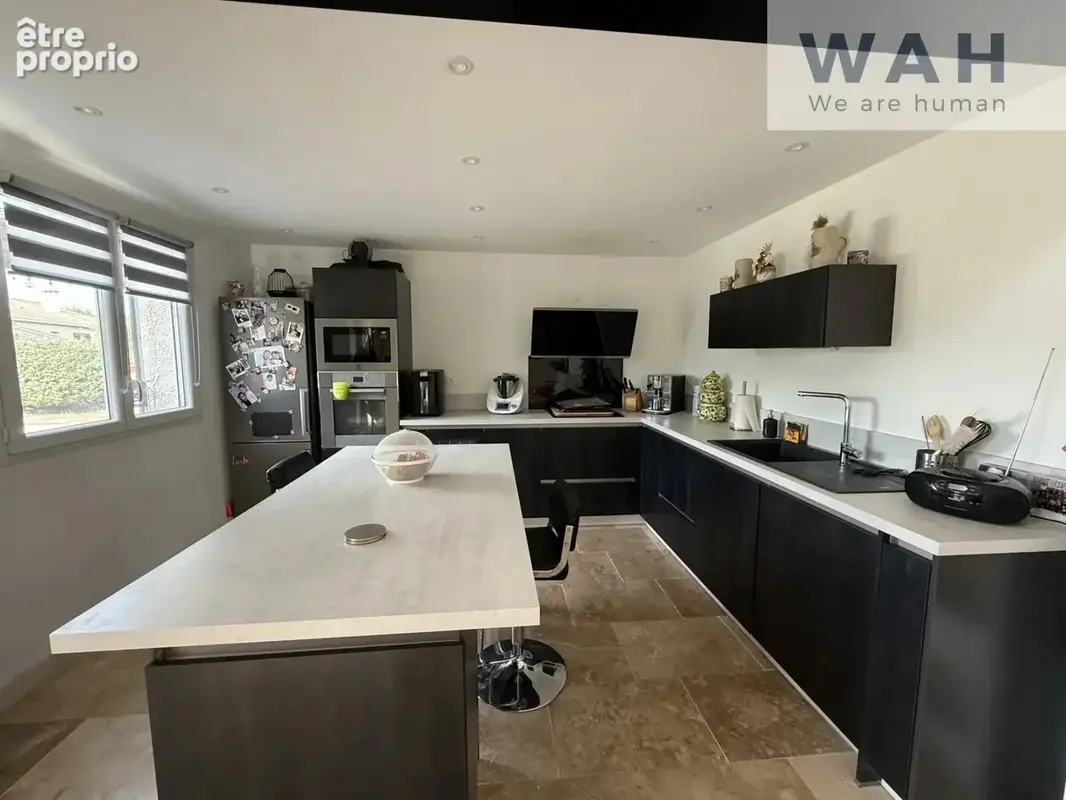 Maison 8 pièces de 219 m2 avec piscine, garage et logement i - photo 12