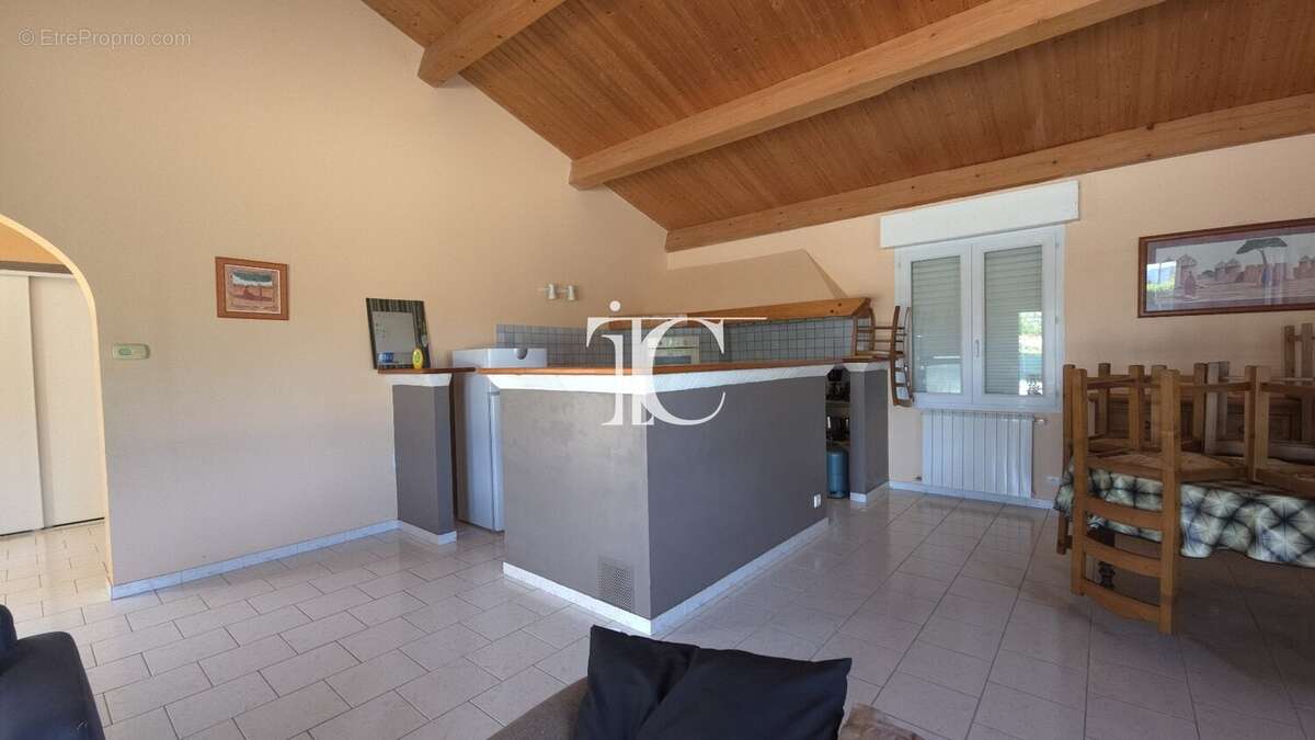 Maison à BERRIAS-ET-CASTELJAU