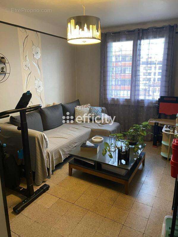 Appartement à MARSEILLE-4E